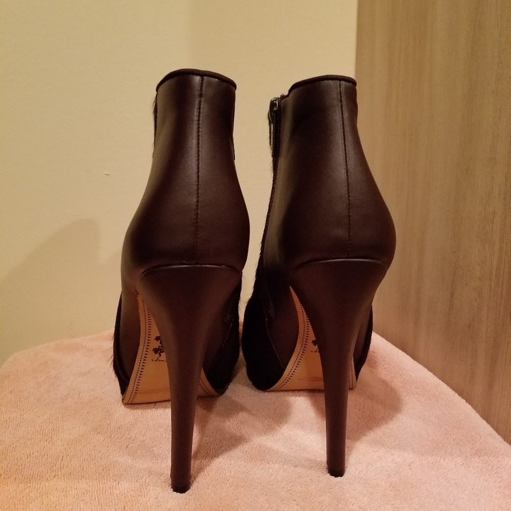 Boots - Picture 2 of 7